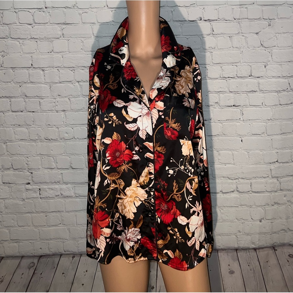 Stars Above Black, Red, White & Cream Floral Button Down shirt size M